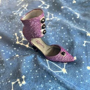 💜 Lorraine Vail Just the Right Shoe by Raine Willittis Designs